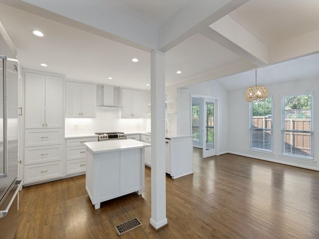 7010 San Mateo Boulevard, Dallas, TX 75223