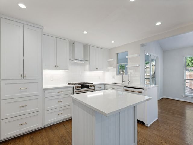 7010 San Mateo Boulevard, Dallas, TX 75223