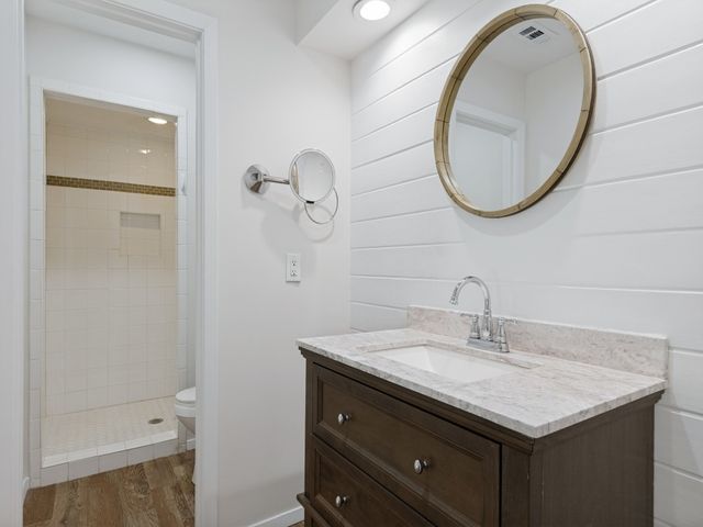 7010 San Mateo Boulevard, Dallas, TX 75223