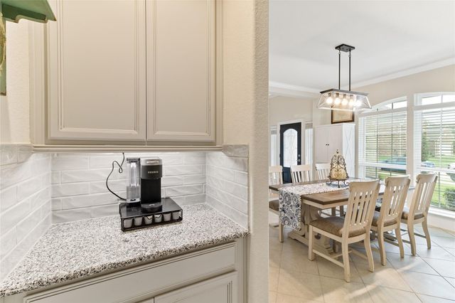 308 Bentside Place, Clute, TX 77531