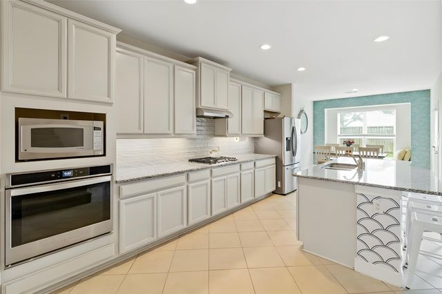 308 Bentside Place, Clute, TX 77531