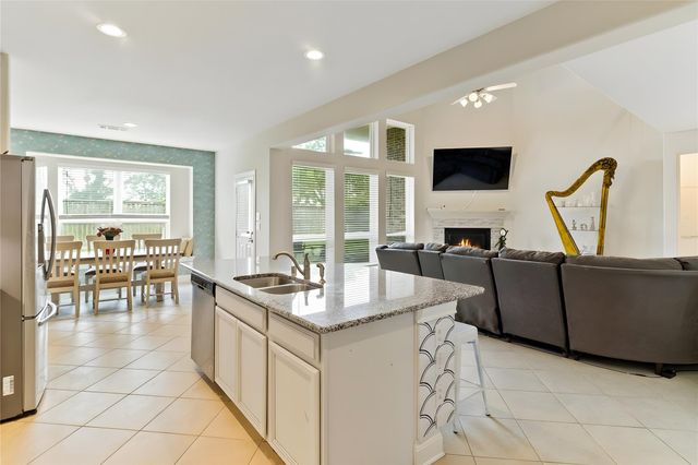308 Bentside Place, Clute, TX 77531