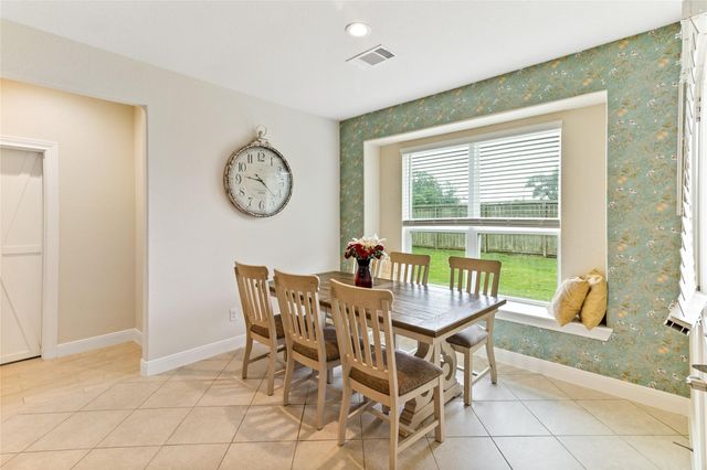 308 Bentside Place, Clute, TX 77531
