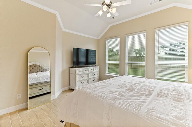 308 Bentside Place, Clute, TX 77531