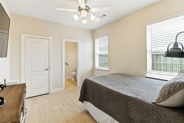 308 Bentside Place, Clute, TX 77531