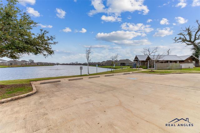 308 Bentside Place, Clute, TX 77531