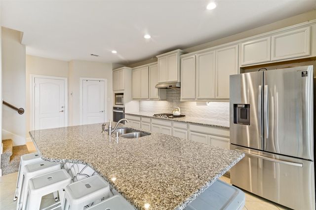 308 Bentside Place, Clute, TX 77531