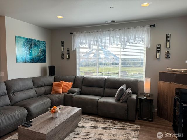 9410 76th Avenue NE, Marysville, WA 98270