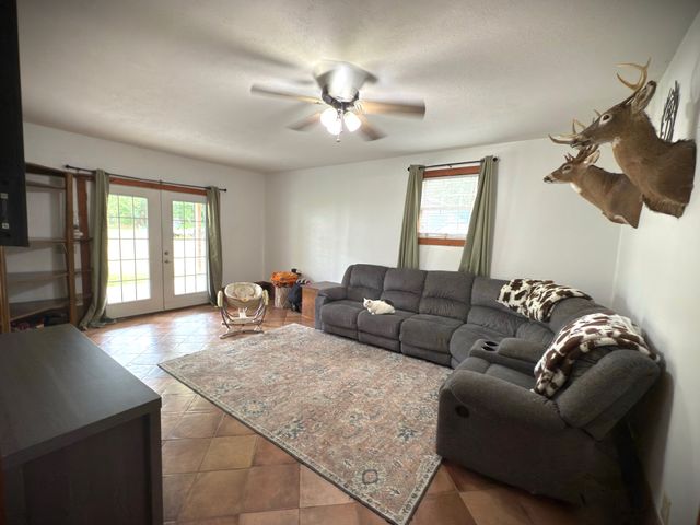 212 Austin Cir, Livingston, TN 38570