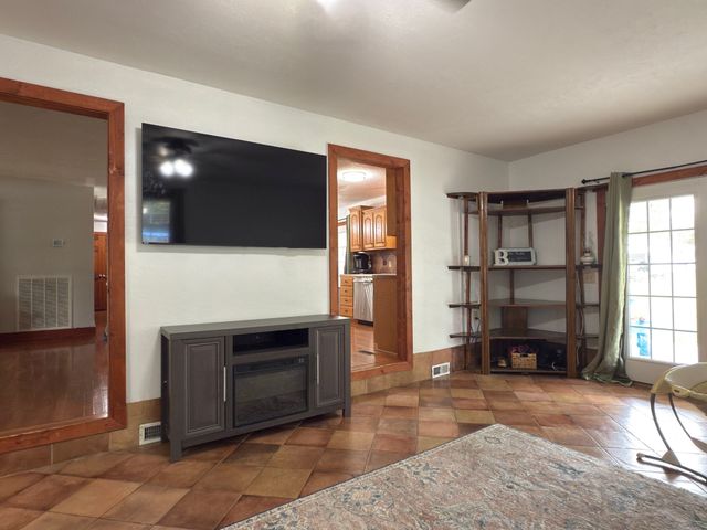 212 Austin Cir, Livingston, TN 38570