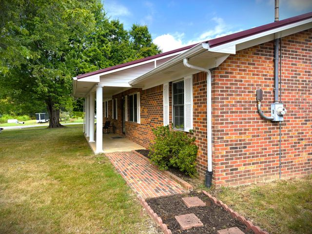 212 Austin Cir, Livingston, TN 38570