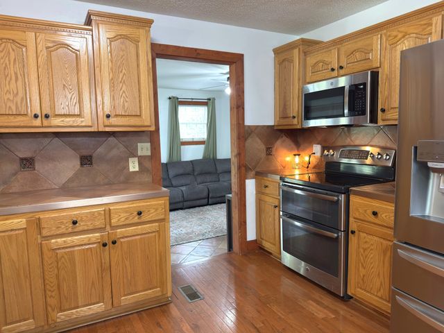 212 Austin Cir, Livingston, TN 38570