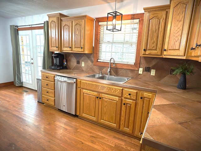 212 Austin Cir, Livingston, TN 38570