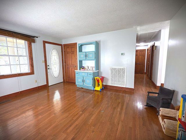 212 Austin Cir, Livingston, TN 38570