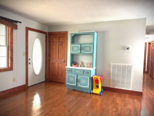 212 Austin Cir, Livingston, TN 38570