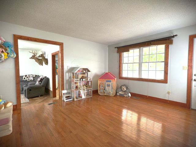 212 Austin Cir, Livingston, TN 38570