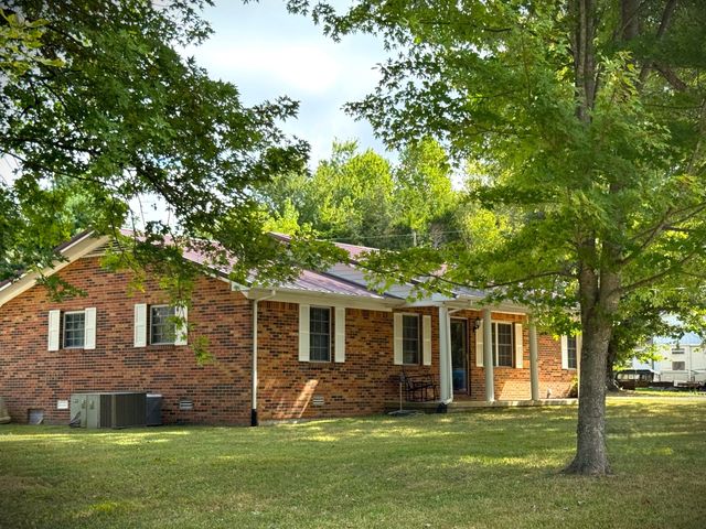 212 Austin Cir, Livingston, TN 38570