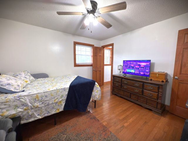 212 Austin Cir, Livingston, TN 38570