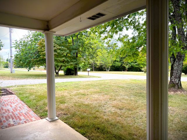 212 Austin Cir, Livingston, TN 38570