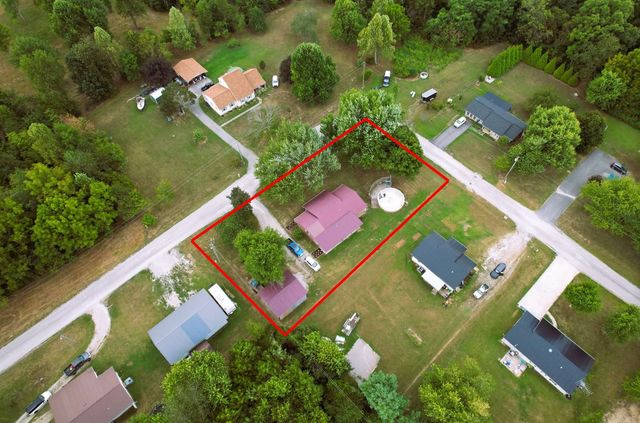 212 Austin Cir, Livingston, TN 38570