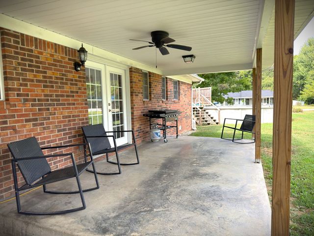 212 Austin Cir, Livingston, TN 38570