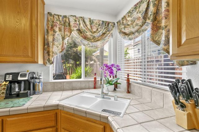 10001 Silver Legend Ct, Sacramento, CA 95829