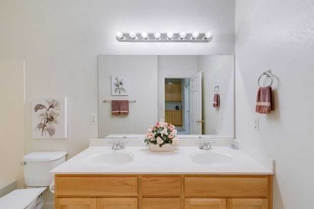 10001 Silver Legend Ct, Sacramento, CA 95829