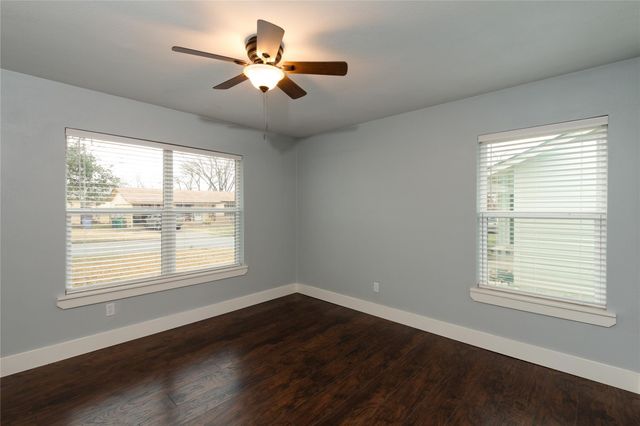 1005 George ST, Taylor, TX 76574