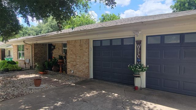 1005 George ST, Taylor, TX 76574