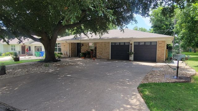 1005 George ST, Taylor, TX 76574