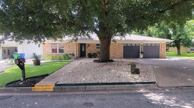 1005 George ST, Taylor, TX 76574