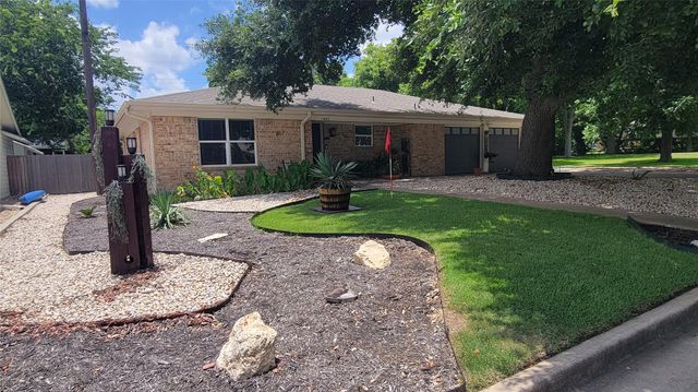 1005 George ST, Taylor, TX 76574