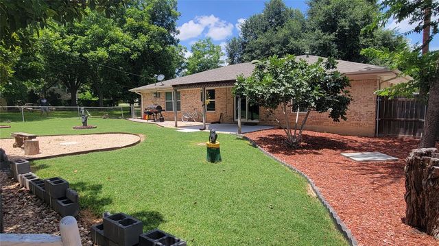 1005 George ST, Taylor, TX 76574
