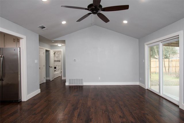 1005 George ST, Taylor, TX 76574