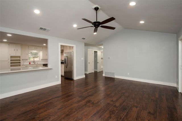 1005 George ST, Taylor, TX 76574