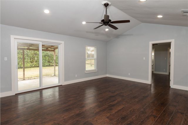 1005 George ST, Taylor, TX 76574