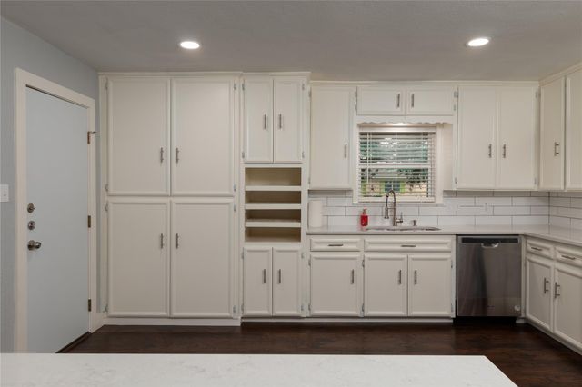 1005 George ST, Taylor, TX 76574