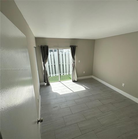 250 NW 107th Ave 202, Miami, FL 33172