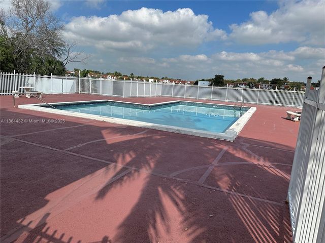 250 NW 107th Ave 202, Miami, FL 33172