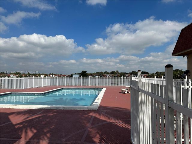 250 NW 107th Ave 202, Miami, FL 33172