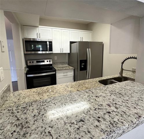 250 NW 107th Ave 202, Miami, FL 33172