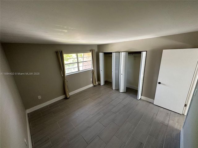 250 NW 107th Ave 202, Miami, FL 33172