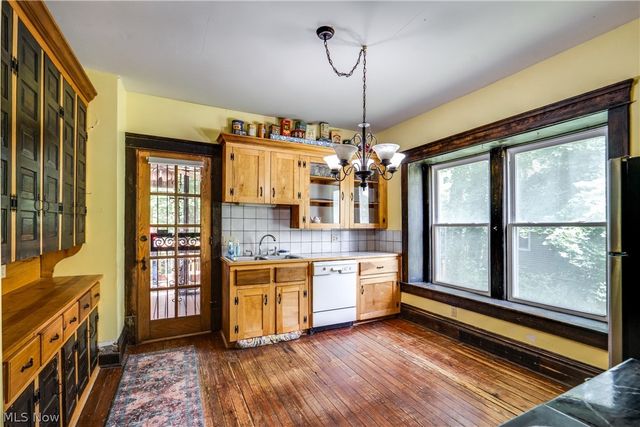 567 Crosby Street, Akron, OH 44302