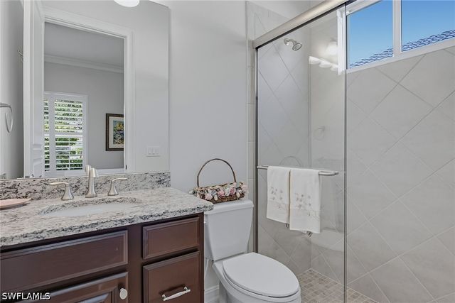 9454 Lagomar CT, Naples, FL 34114