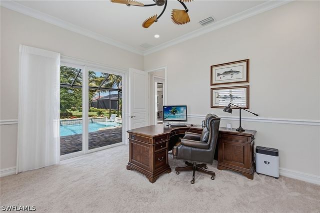 9454 Lagomar CT, Naples, FL 34114