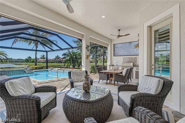 9454 Lagomar CT, Naples, FL 34114