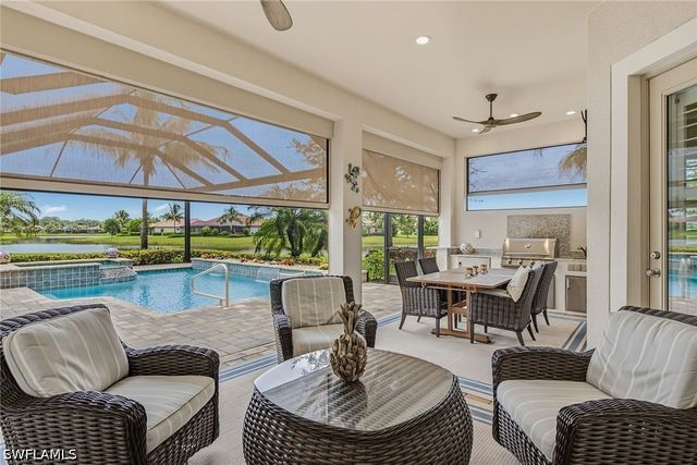 9454 Lagomar CT, Naples, FL 34114