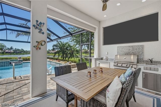 9454 Lagomar CT, Naples, FL 34114