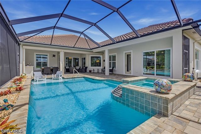 9454 Lagomar CT, Naples, FL 34114