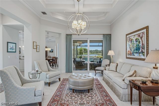 9454 Lagomar CT, Naples, FL 34114
